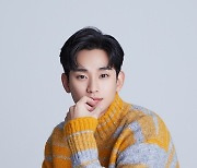 김수현, 겨울 추위도 녹이는 설렘 가득 '훈남美' [스타IN★]