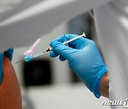 EU, 회원국에 "여름까지 성인 인구 70% 백신 접종해야"