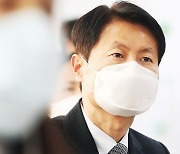 코로나19 백신 이상사례 관리체계 보고받는 김강립 처장