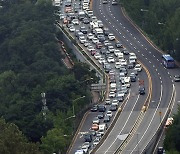 국민 2명 중 1명은 자동차 보유.. 친환경車 80만대 넘어서