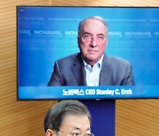 코로나 1년, 노바백스 CEO와 20분 통화한 文..靑 "백신 주권 앞당길 것"(종합)