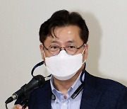 홍익표, 文 입양아 교체 논란에 "조리돌림할 일인가 묻고 싶다"