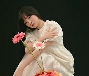 [화보IS] 아이즈원, 꽃과 함께 요정 미모