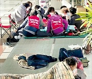 "청소근로자 정년 70세 해달라"..500개 단체 합심해 'LG 공격'