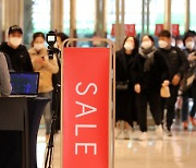 Shopping patterns evolve as the pandemic drags on