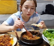 '적반하장' 중국, 계약해지 이어 햄지 '김치 먹방' 영상 삭제 [이슈와치]