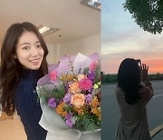 박신혜, 노을 촬영에 예술혼 "핸드폰 재밌는 사진 많은데" [SNS★컷]