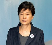 [속보] 법무부 "박근혜 전 대통령 코로나19 음성 판정"