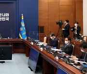 文대통령, NSC서 "강경화, 헌신적 역할과 기여" 치하