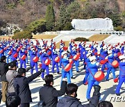 제8차 당 대회 결정 '관철' 운동 연일 진행하는 북한