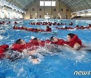 전투수영훈련 하는 해군병