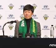 박지성 "전북서 시작하면 다른 팀들 따라가는, 선두주자 되길"