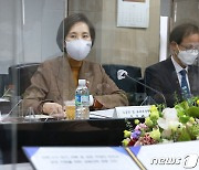 유은혜, 교원단체 대표들 만나 "교육 격차 완화에 역량 집중"
