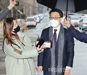 <포토> 취재진 질문에 답변하는 김진욱 초대 공수처장