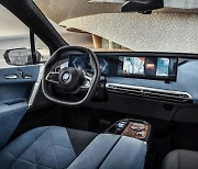[카&테크]BMW 'iDrive', 자동차와 운전자를 연결하다