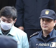 '성폭행 혐의' 조재범, 징역 10년6개월..심석희 "유사 사건 절대 나오지 않길"