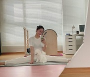 '치과의사 남편♥' 전혜빈, 다리찢기는 기본 '탄탄한 몸매에 감탄'[SNS★컷]