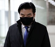 '불법 자금수수' 원유철 2심도 실형..법정구속 면해