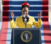 바이든 취임식에서 화제된 22세 흑인여성의 축시 내용은?