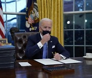 美 대통령 상징 백악관 집무실, 트럼프는 '인디언 킬러' 잭슨 초상화..바이든은?