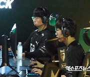 '룰라 듀오의 힘!' 젠지, 패승승으로 T1 격파..'시즌 3승' [LCK]