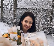 송지효 "국제 팬연합 여러분 덕분에 행복한 1월"..눈 오는 날 인증샷 [★해시태그]