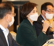 유은혜, 교원단체 대표들과 간담회..코로나19 대응 논의