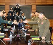 '남북군사회담 정례화' 가능성 있나..군통신 끊은 북한호응 관건