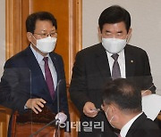 [포토] K뉴딜 지원 회의 참석하는 김진표 의원