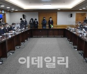 [포토] 은행연합회관 찾아간 더불어민주당 의원들