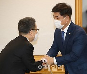 [포토] K뉴딜 지원방안 회의 참석하는 김병욱 의원