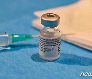 화이자 백신, 유럽서 부족사태..약속된 양 절반만 배송