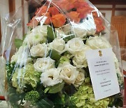 모디 인도 총리, 문대통령 생일 꽃다발 선물.."따뜻한 마음 담아"