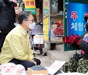 [포토] 유성훈 금천구청장, 겨울철 전통시장 화재예방 현장방문