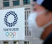 '진퇴양난' 도쿄 올림픽, IOC "예정대로"라는데 日 "취소"