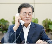 "G7회의 모시게 돼 기뻐"..英총리, 文대통령에 친서