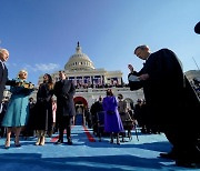 [오늘의 1면 사진] 바이든 미 대통령 취임선서