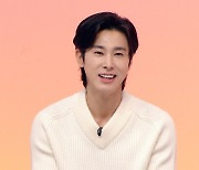 '구해줘! 홈즈' 유노윤호, 방송서 포착된 꽃무늬 벽지 비하인드 공개