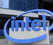 Samsung stands to benefit from Intel's chip outsourcing plan