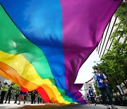 Seoul education office's push for LGBT students protection faces opposition