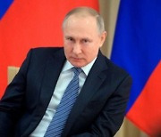 선 넘는 푸틴.."대통령이 임명한 측근은 정년 없다"