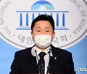 與 "가덕도법, 2월 국회서 단독 처리 불사"