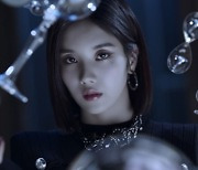 아이즈원, 'D-D-DANCE' MV 티저 공개..12人 독보적 비주얼