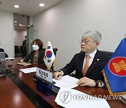 한-아세안 화상회의 진행하는 최기영 장관