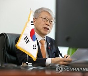 한-아세안 화상회의 진행하는 최기영 장관