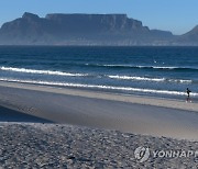 epaselect SOUTH AFRICA CORONAVIRUS PANDEMIC CLOSED BEACHES PHOTO