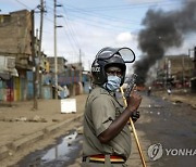 케냐 경찰 15명, 야간통금 단속 과정서 저지른 가혹행위로 피소