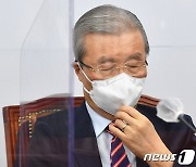 부·울·경에 무슨 일? 민주당 지지율 '8% 급상승' 미스터리