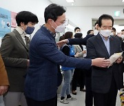 '영원마켓' 방문한 정총리 "포용적 일상 회복 역점 추진"