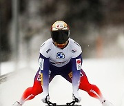 스켈레톤 윤성빈, 7차 월드컵서 0.04초 차 아쉬운 은메달